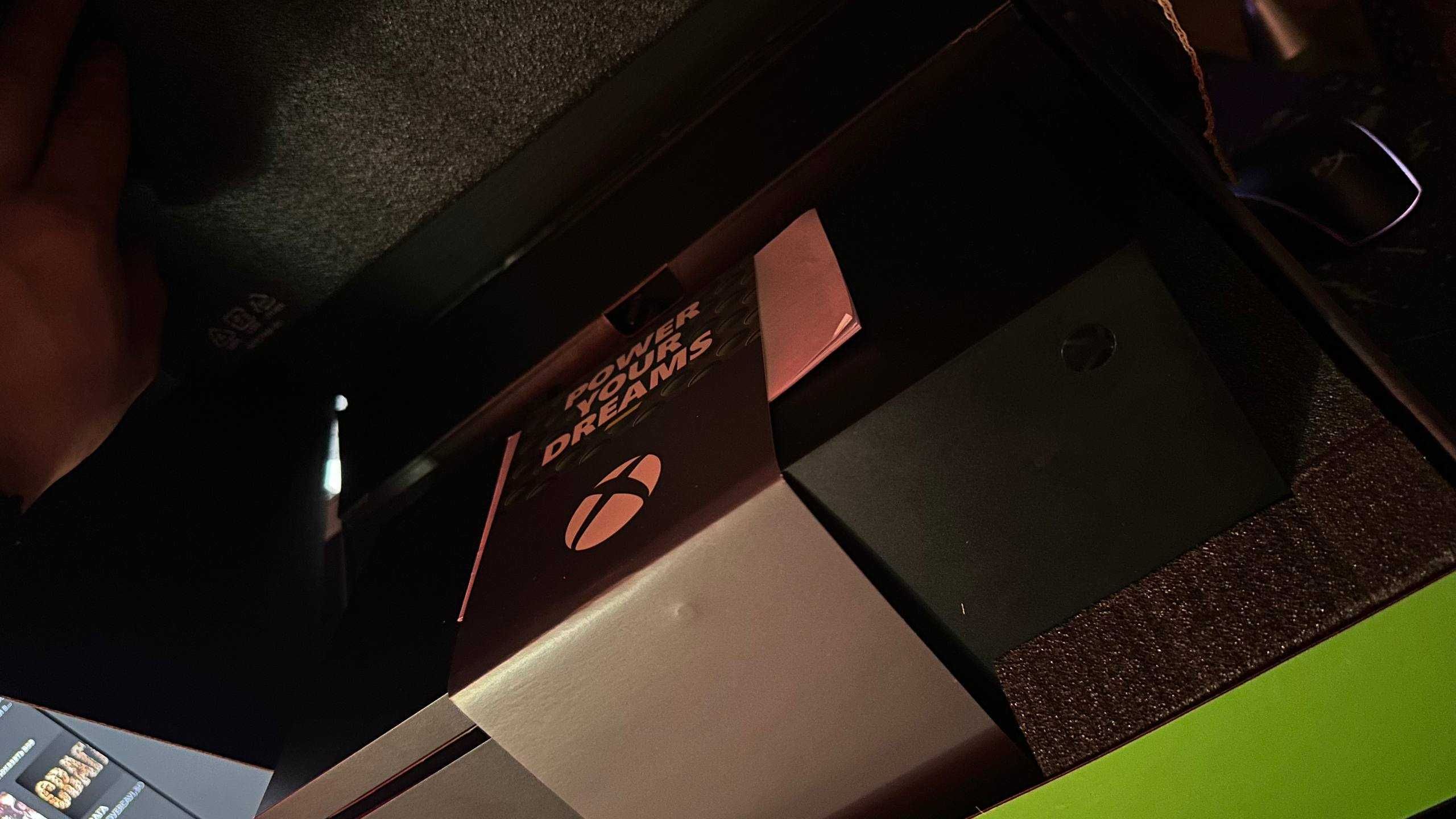 Продаю Xbox Series X — Идеальное Состояние
