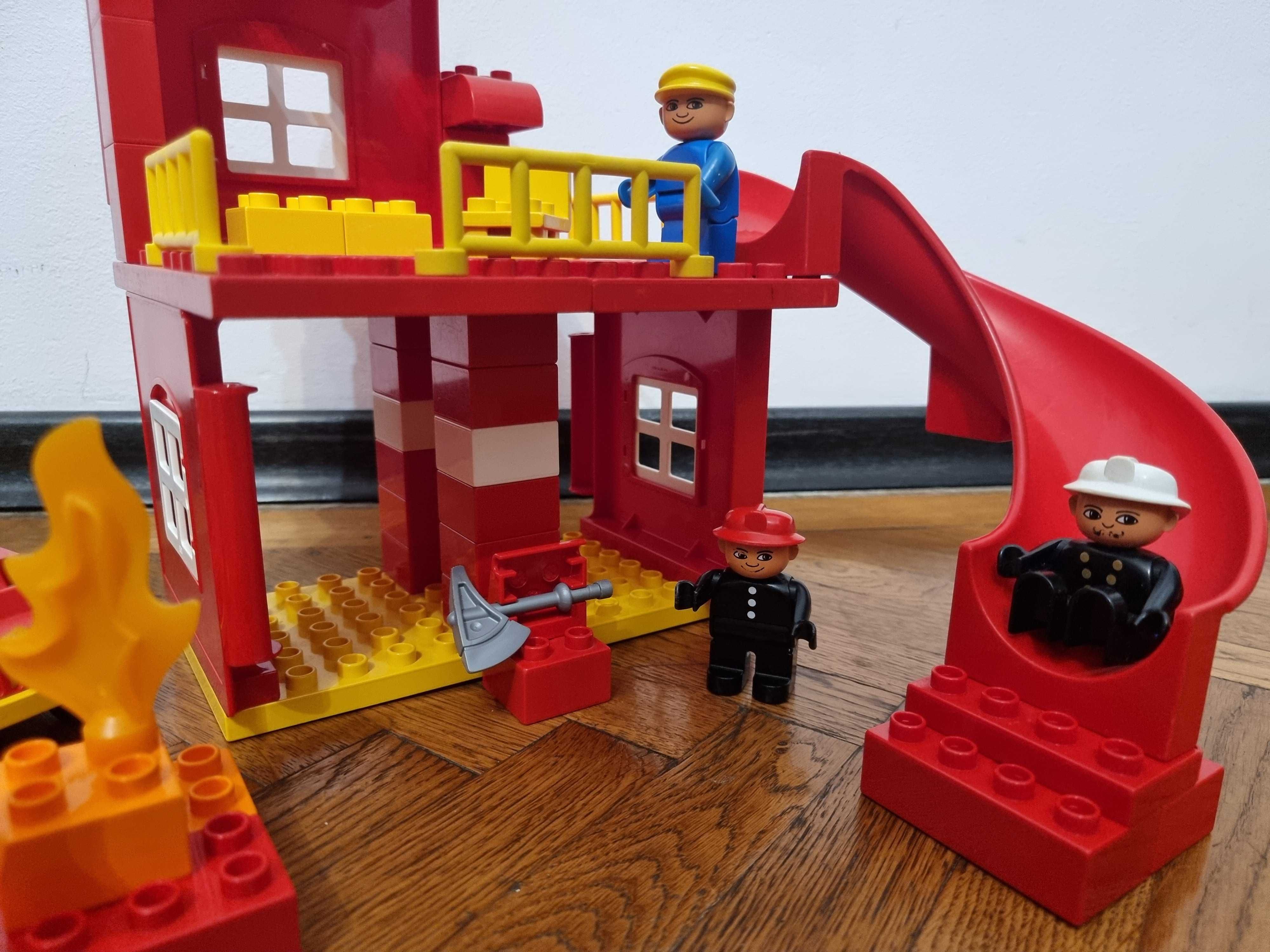 Sediu de pompieri Lego Duplo, Statie Pompieri