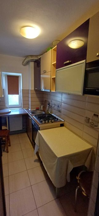 De inchiriat apartament 3 camere