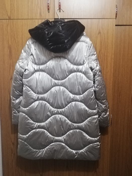 Geaca argintie noua din Polonia foarte calduroasa.