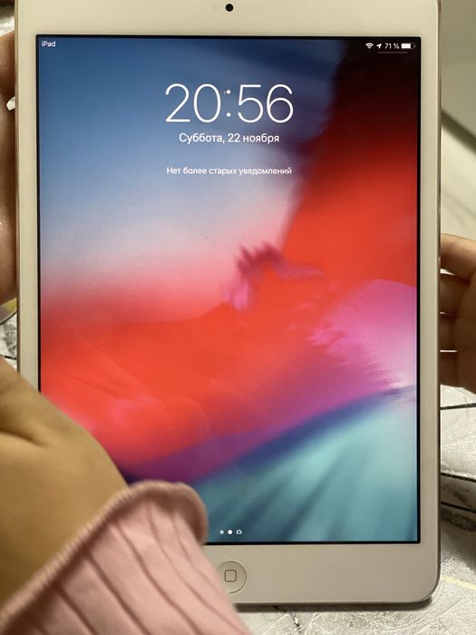 Продам айпад мини2