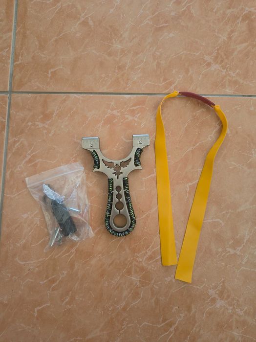 Praștie profesională + 100 bile + 3 benzi de rezeră