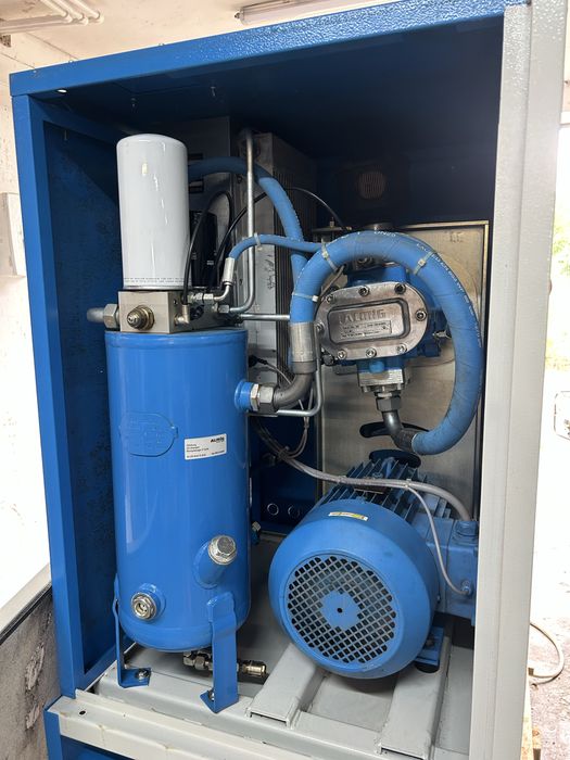 Compresor cu surub 15 kw uscator de aer rezervor 500 l