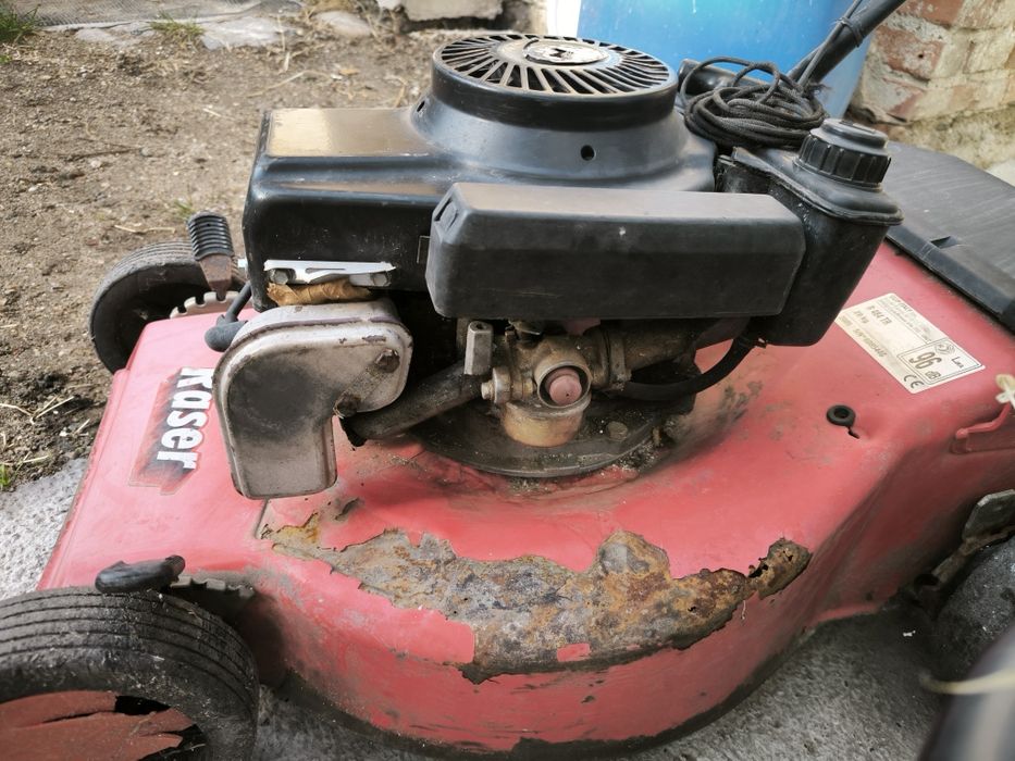 Mașina de tuns iarba Raser