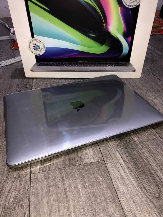 M1 Macbook pro 97% +chexol, adapter