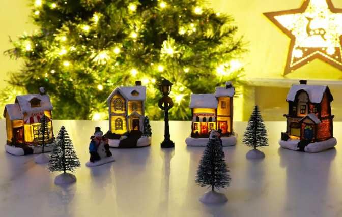 Коледна декорация Toyland® Mini Christmas Village, коледно село
