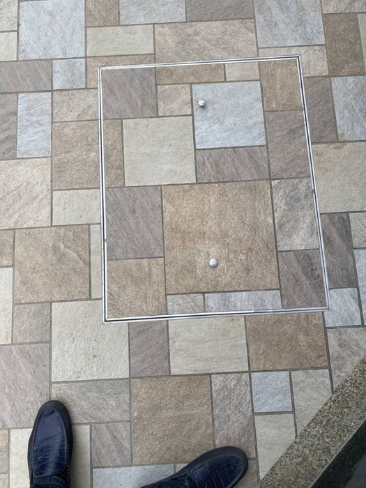 Напольный скрытый люк