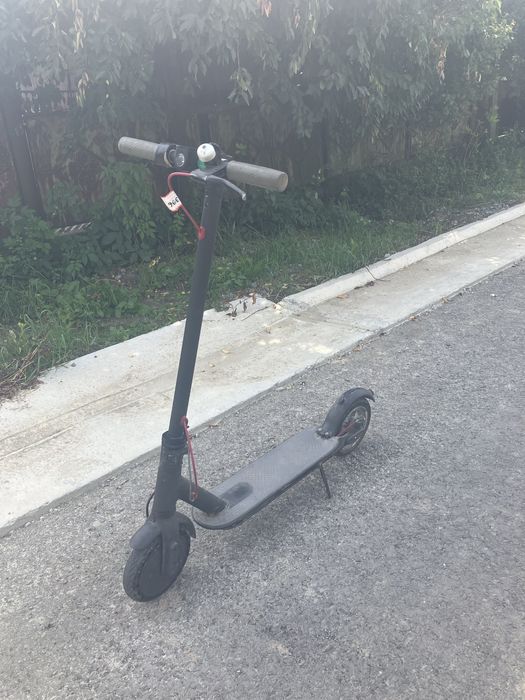 Vand trotineta xiaomi !!