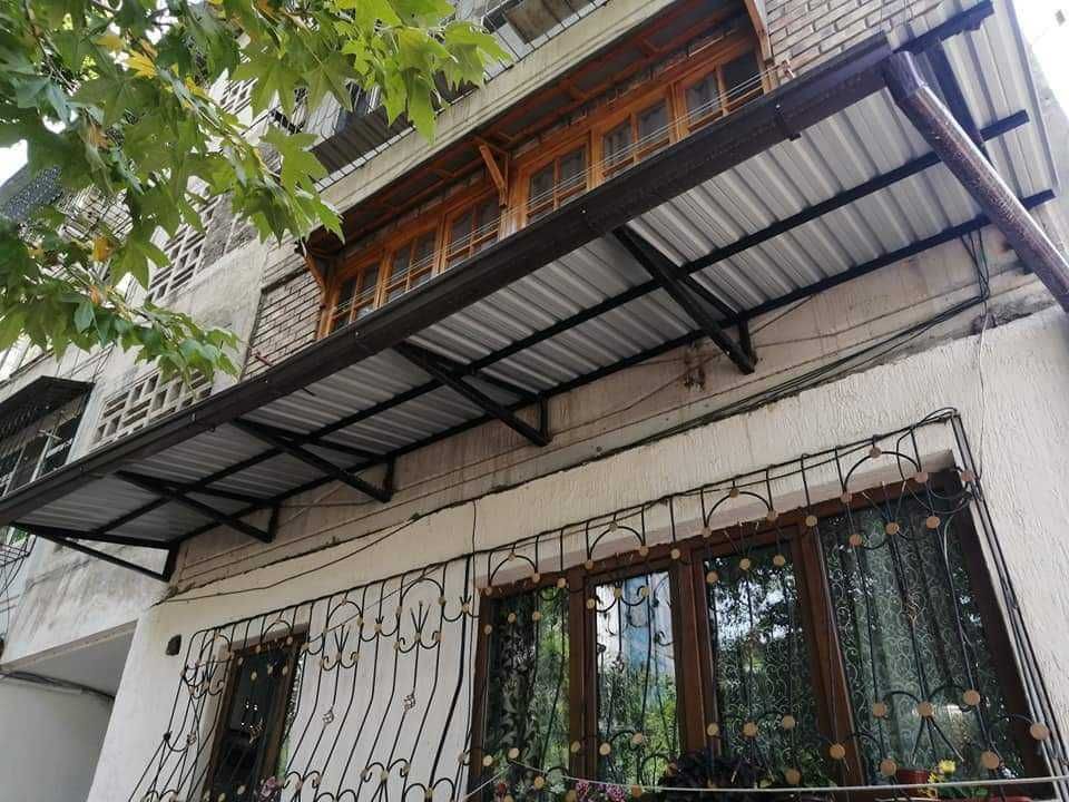 Козырьки над окнами установка реставрация демонтаж окон дверей