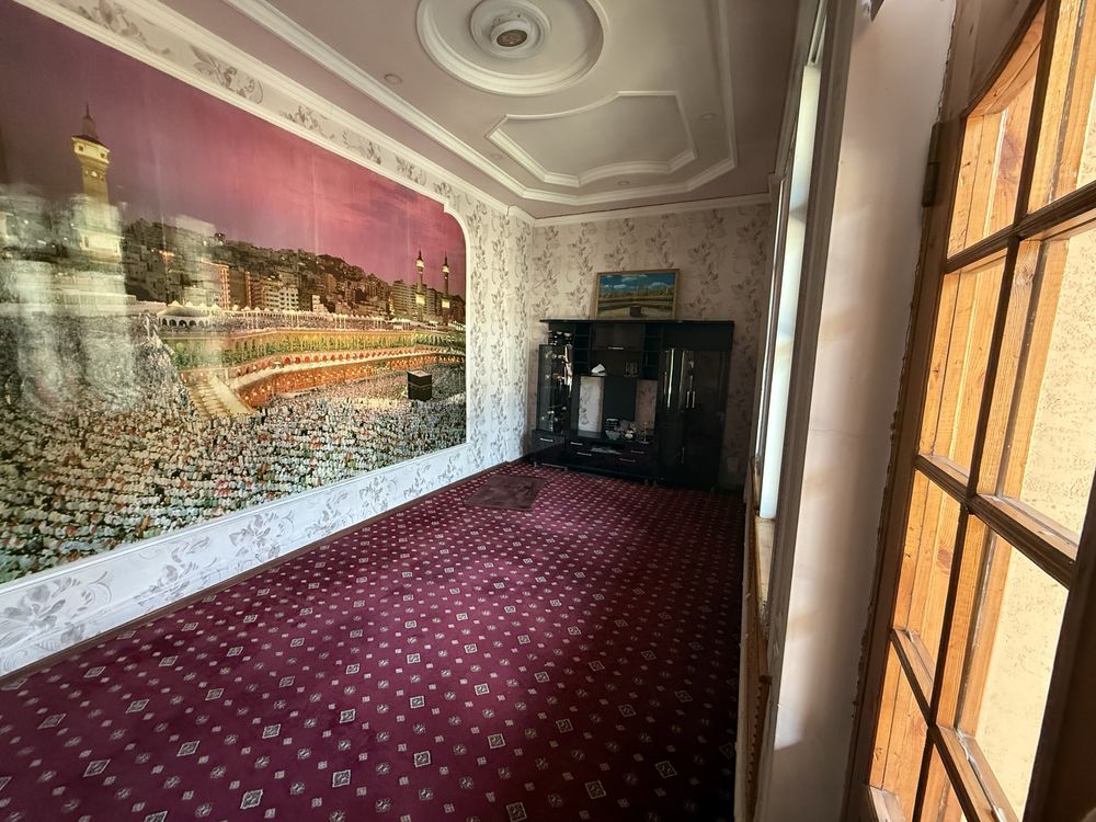 Huvaydo, Oq tunikali masjid qatorida 3,8 sotik uchastka sotiladi. Uy u
