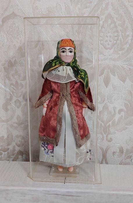 Винтажные куклы в национальном костюме