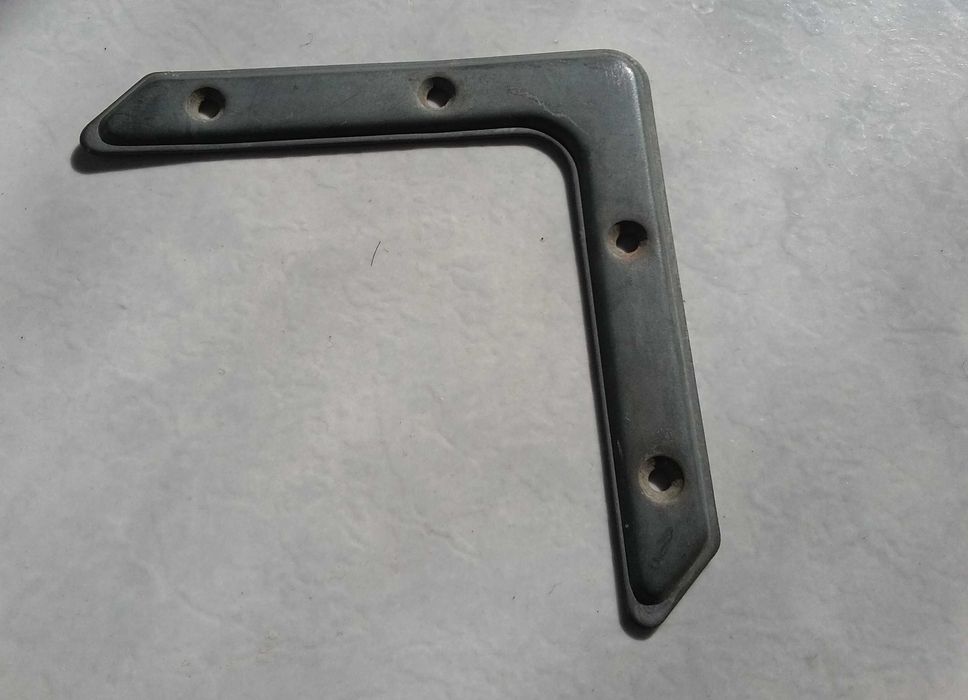 Угольник крепежный 10x10