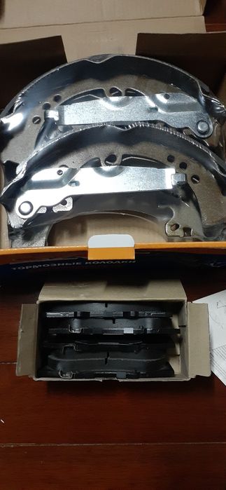 Продам тормозные колодки передние и задние на Toyota Hilux 2014г.