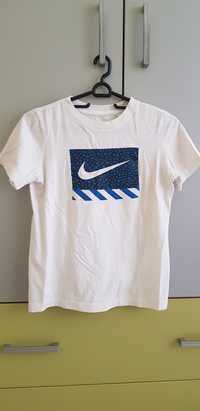 Тениска Nike - размер S