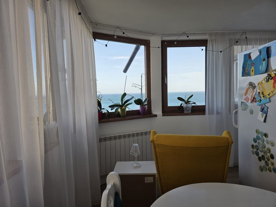 Închiriez apartament 4 camere Faleză Nord, cu vedere la mare