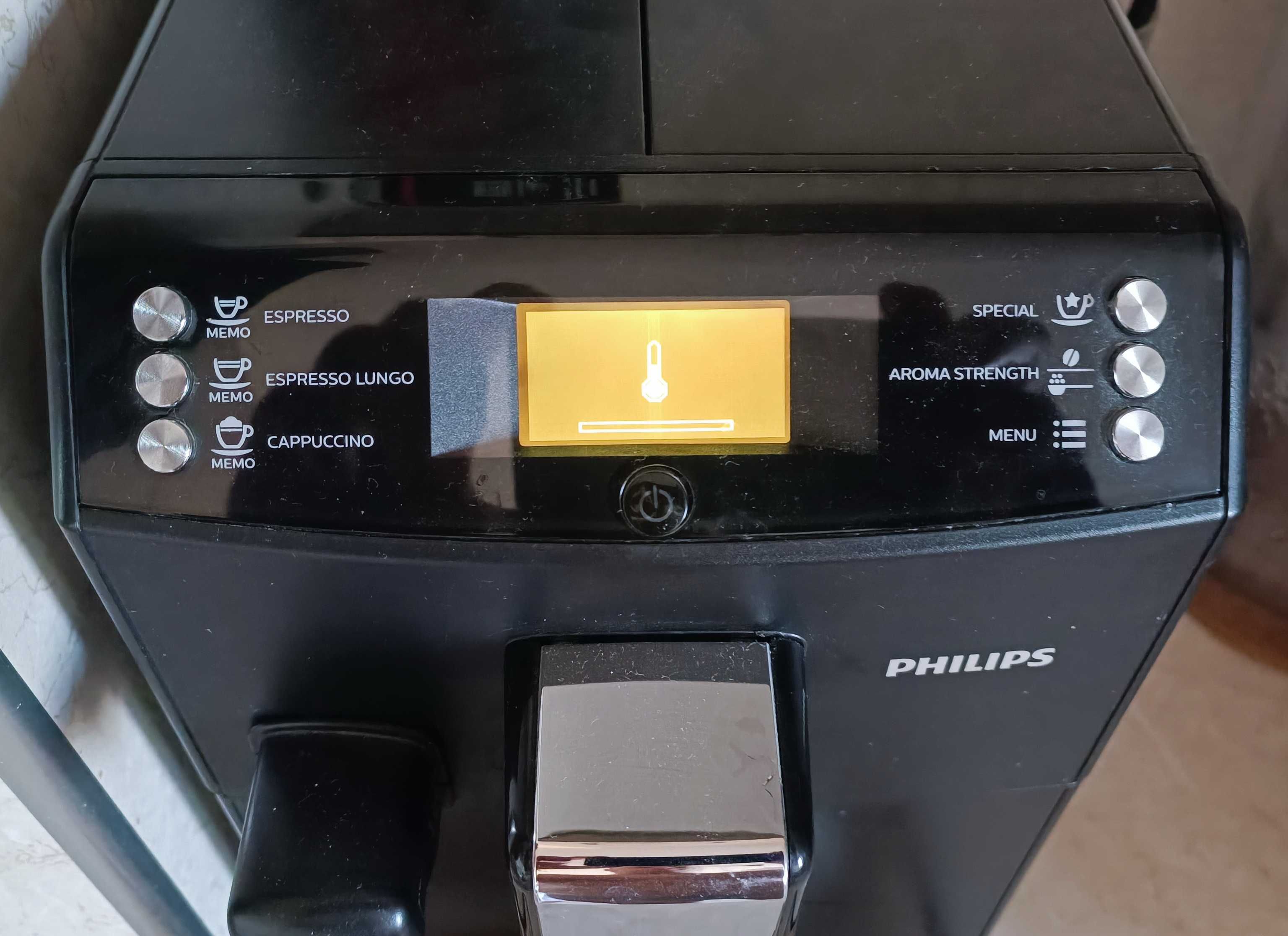 Продавам кафе автомат / кафе машина Philips Saeco HD8828