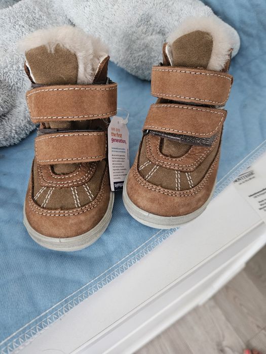 Детски ботушки нови