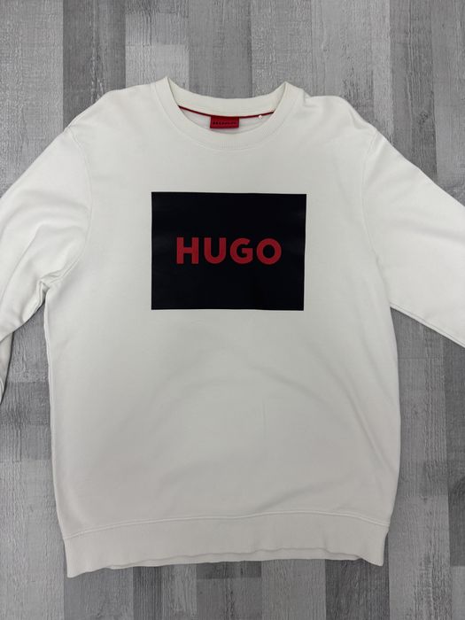 Bluga HUGO Alba cu imprimeu negru/rosu