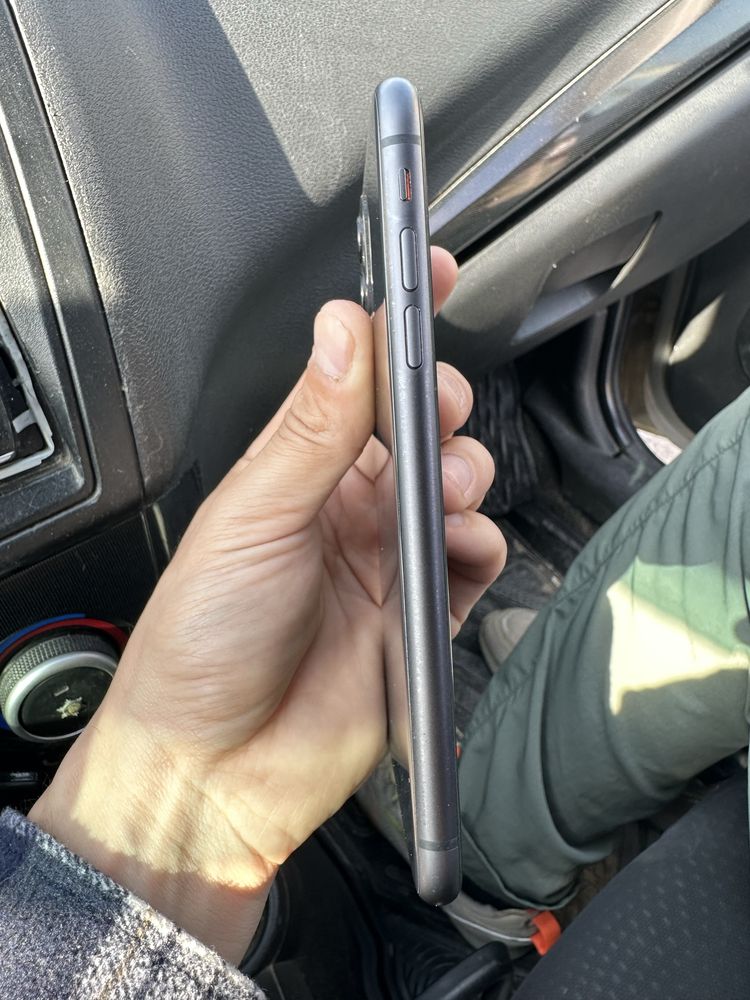 iphone 11  память 64гб