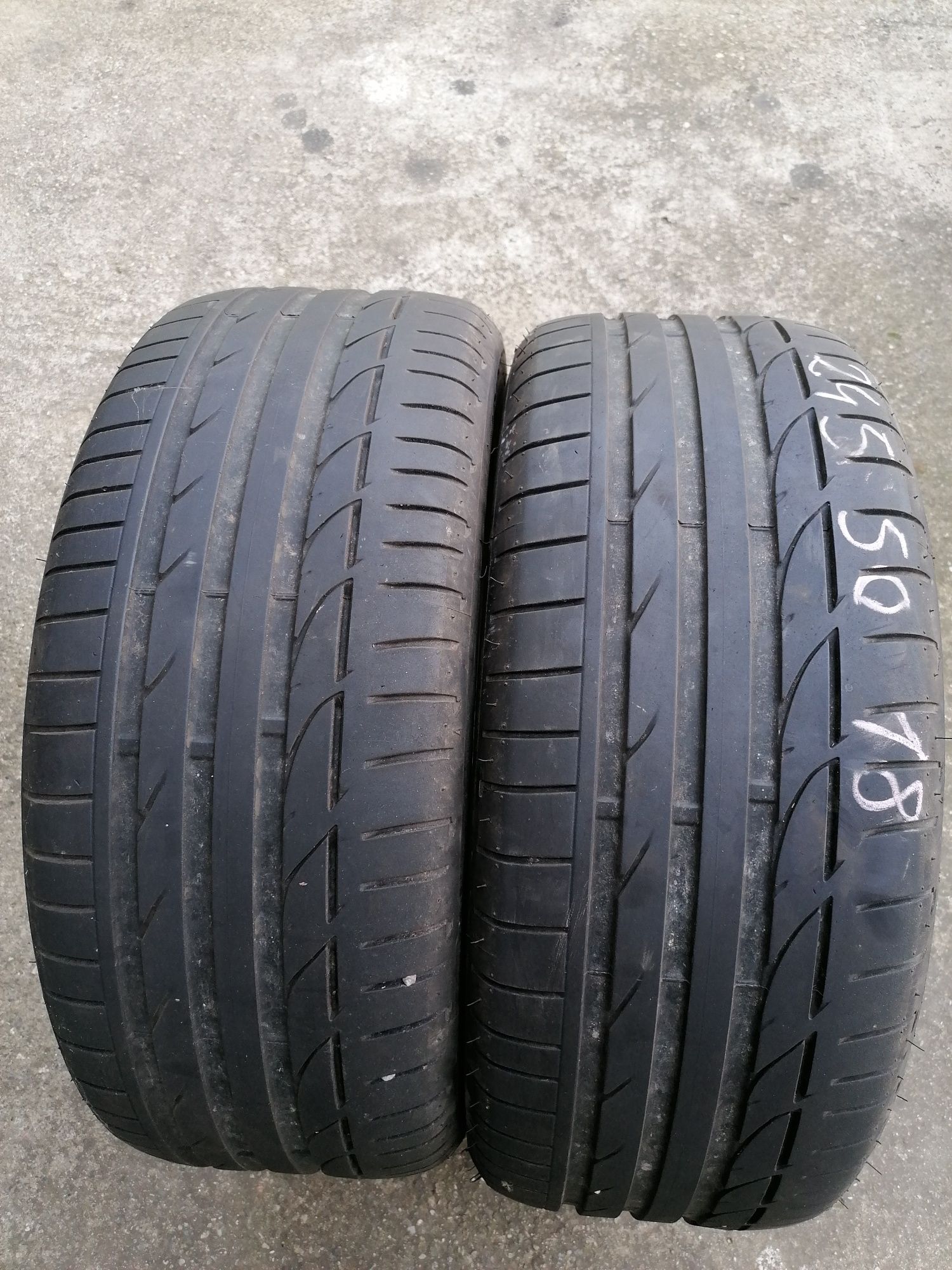 Vând 2 anvelope vară apollo 235.50.18 și două bridgestone 245.50.18