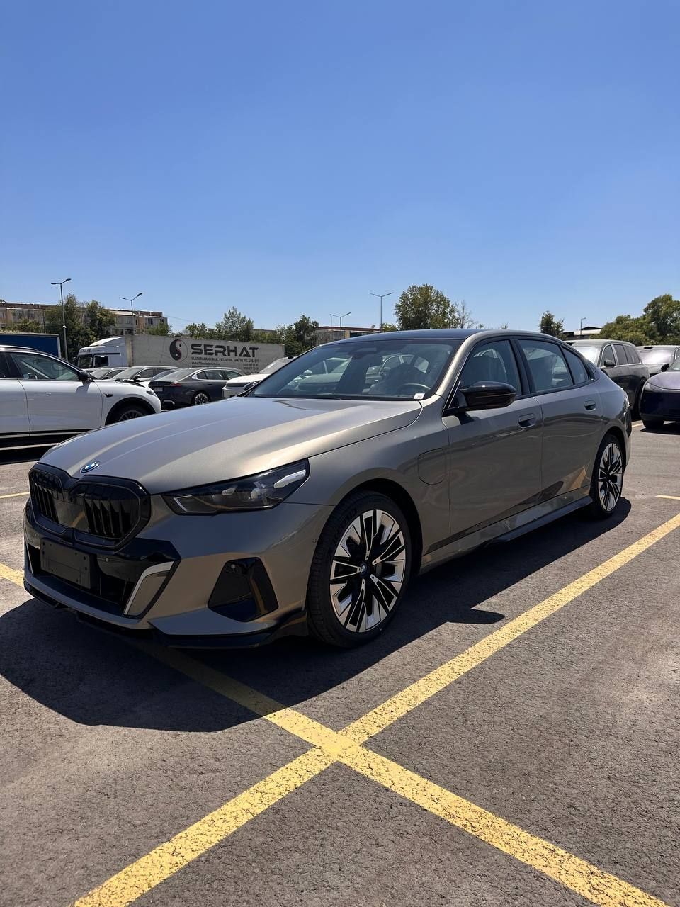 Натариус BMW i5 35L 2024 йил