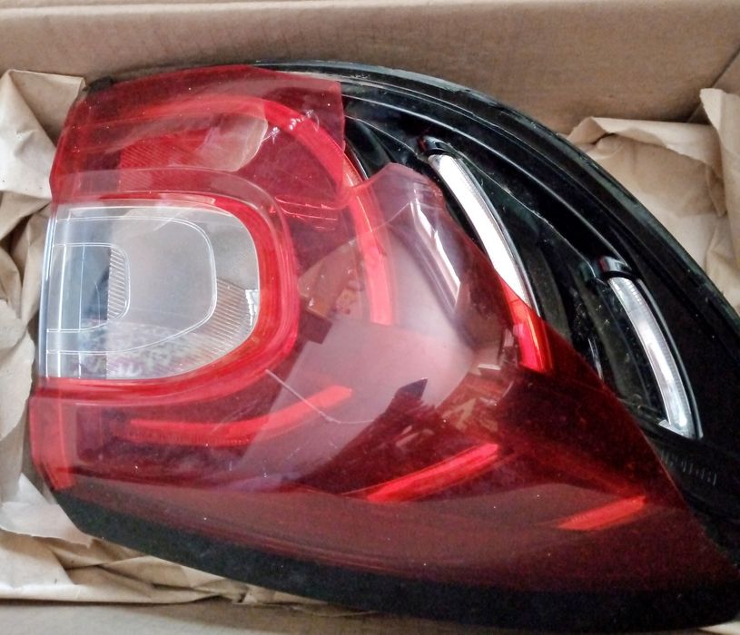 Продам фару на Volvo.