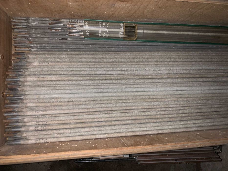 Строителни материали ел табло розетки кабелни канали surge протектор