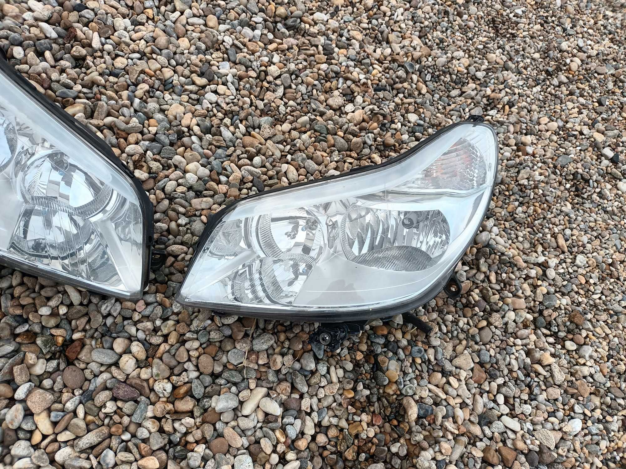 ляв и десен фар за ситроен Ц5 04 - 08 CITROEN C5