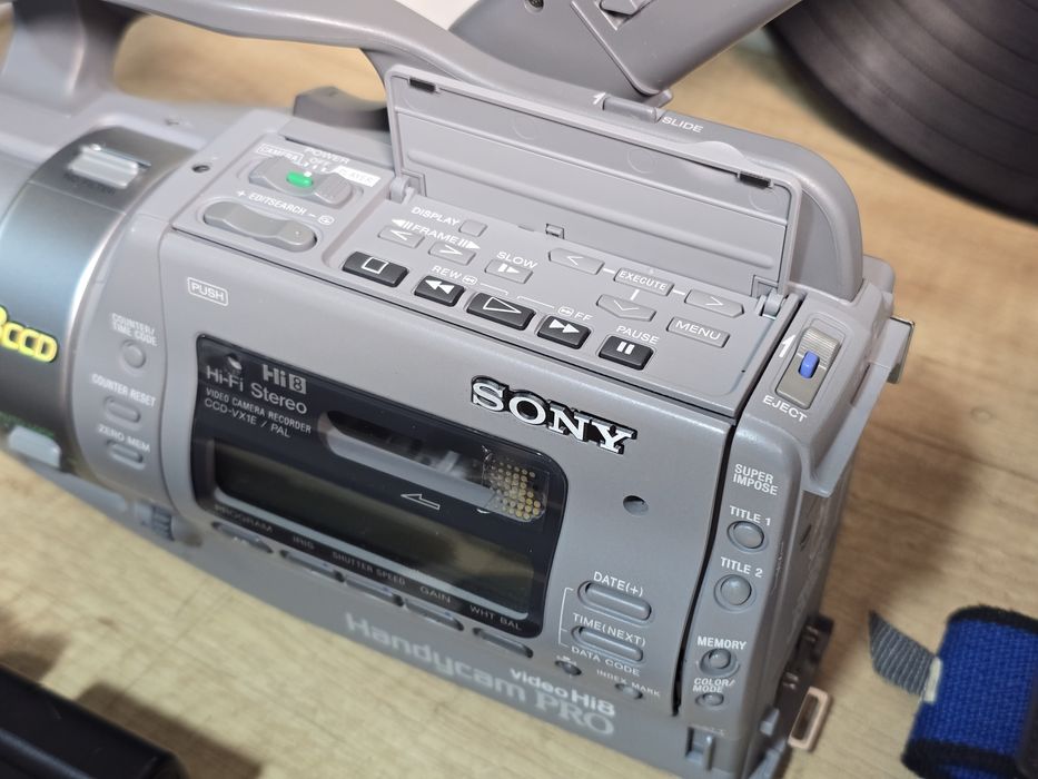 Camera video SONY CCD-VX1E, hi8 hifi stereo , handycam PRO