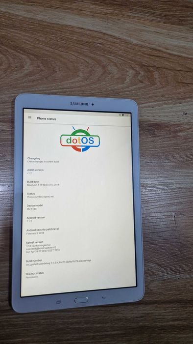 Vand Tableta Samsung Tab E mare 9.6" Alba cu Android 7.1 la 200lei