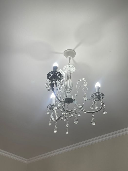 Продам люстру в отличном состоянии