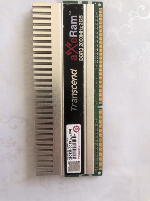 2 шт оперативной памяти DDR3 2гб 2000Mhz