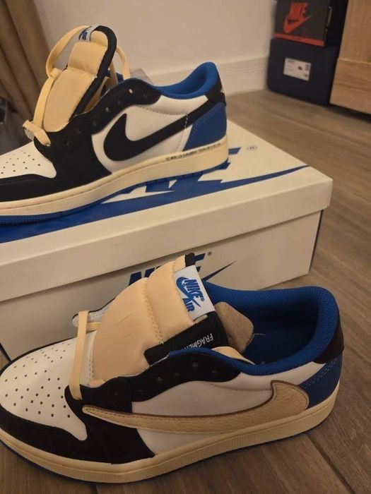 Jordan 1 travis fragment noi 45, 39