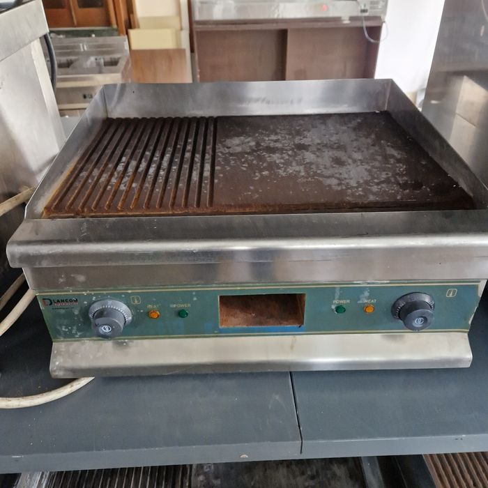 Gratar gaz sau electric, cu banc inox, de putere