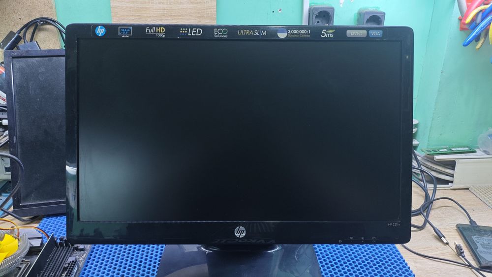 Монитор 22дюйма vga dvi