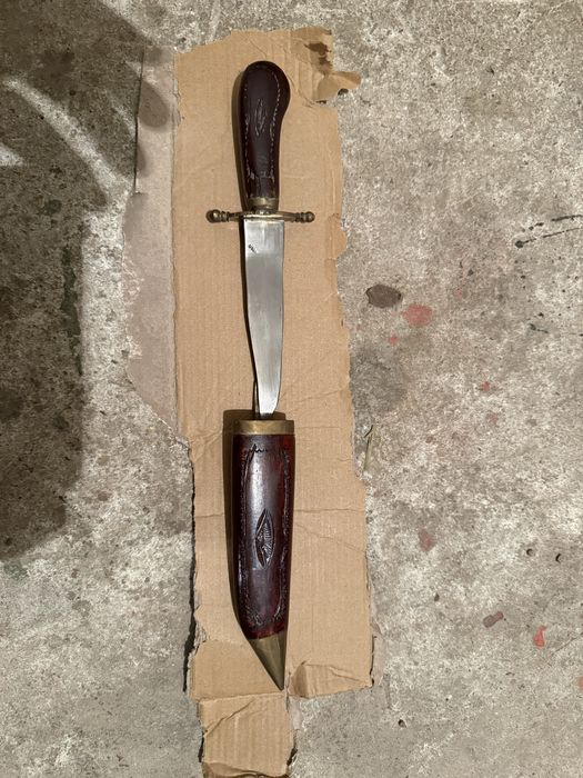 Продавам античен нож