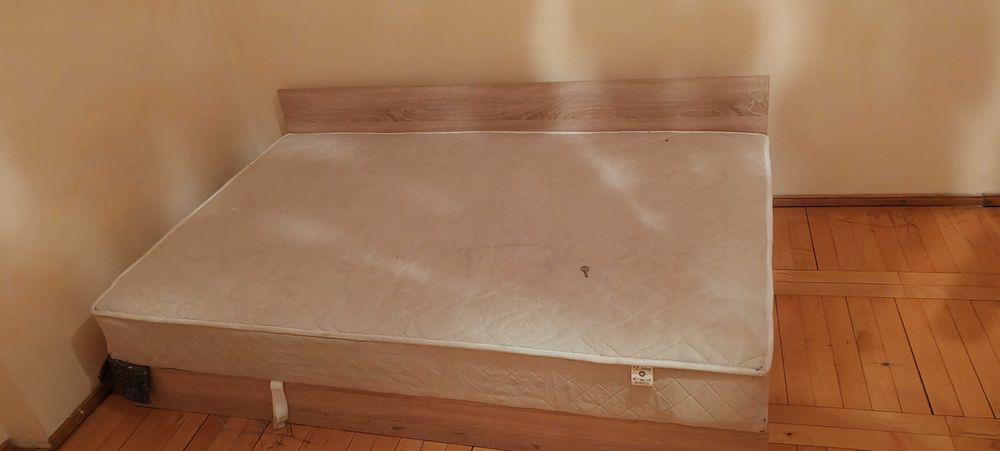 Легла + матраци в добро състояние