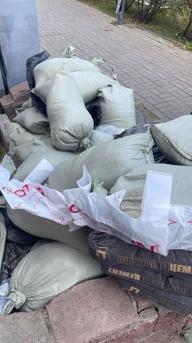 Продам цемент и песок.