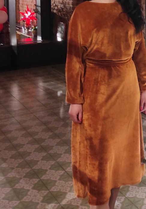 Vând rochie de catifea