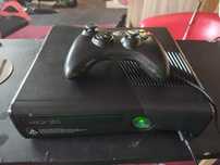 Xbox 360 slim perfect funcționa (sigilat)+ maneta și joc