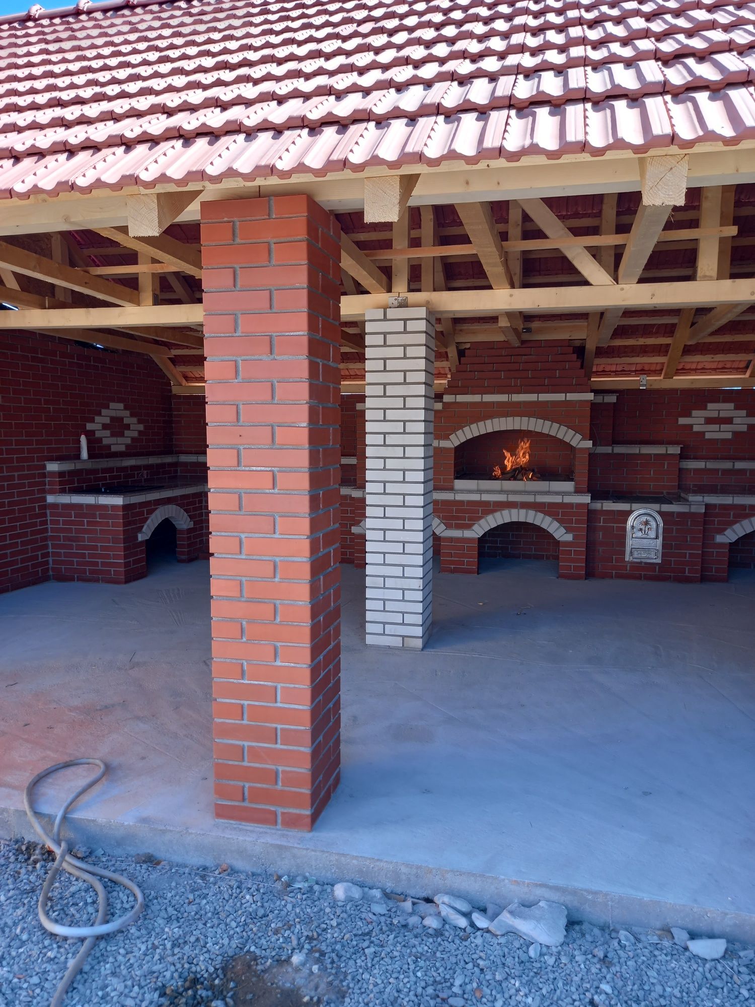 Execut gratare de gradina și sobe de teracota