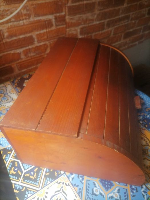 Дървена кутия за хляб