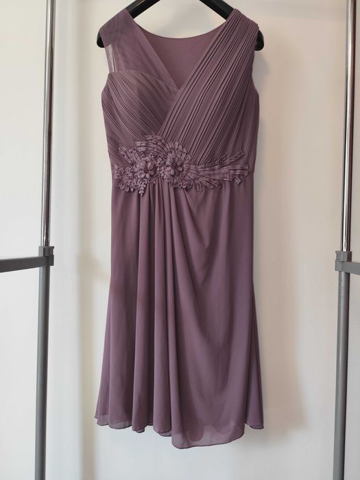 Vând rochii noi elegante