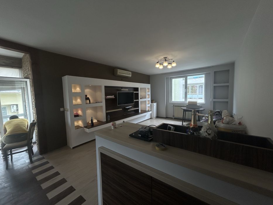 Предлагам,шпакловане,боядисване,мазилки,пускане на силикон