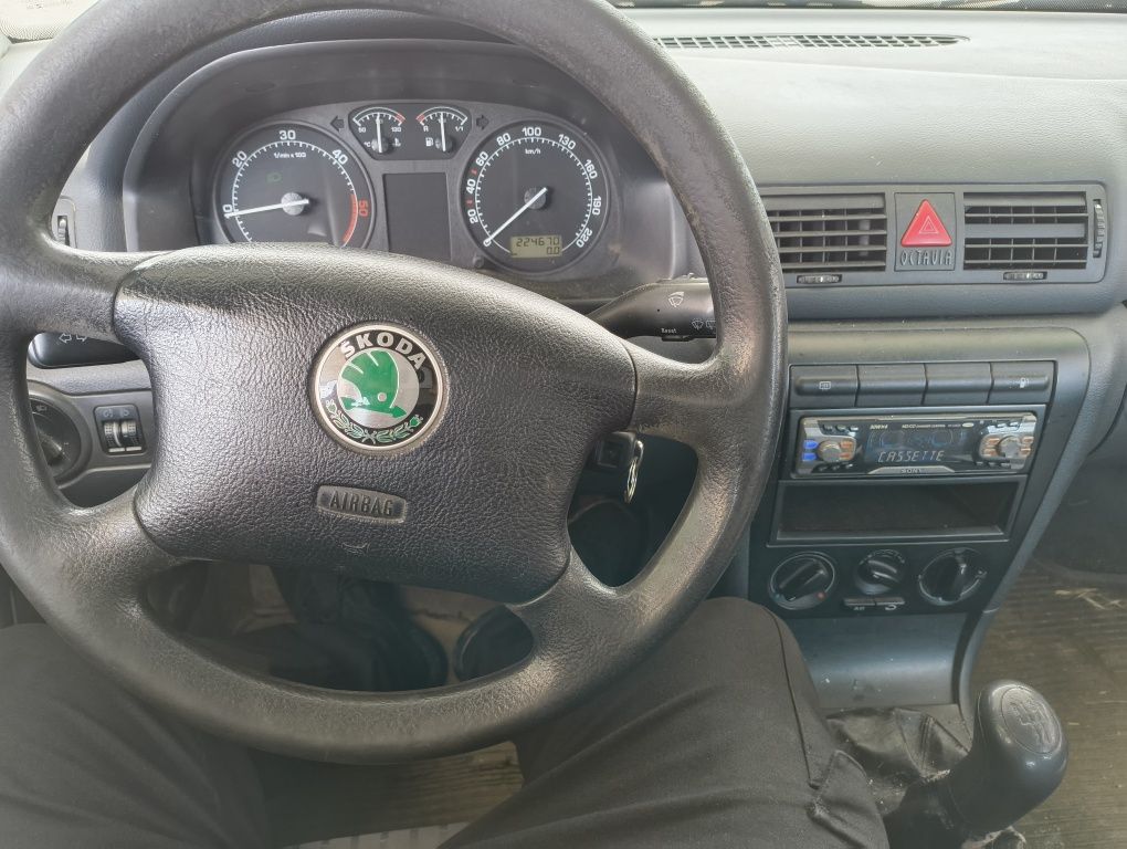 Шкода Октавия 1.9TDI 90ks  2555 лв