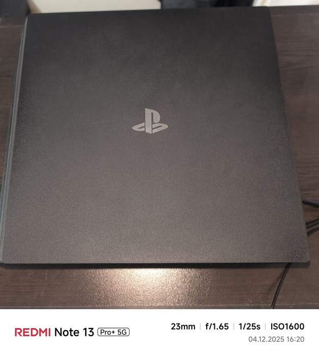 Ps4 pro със 6 игри