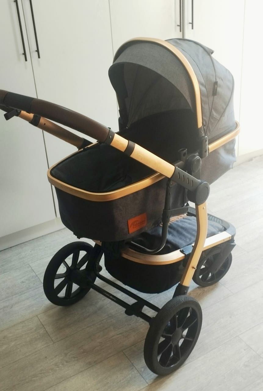 Продам детскую коляску 3в1