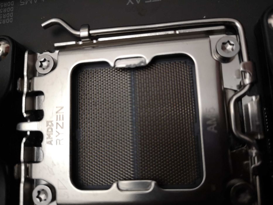 Aorus x670 Gaming motherboard дъно