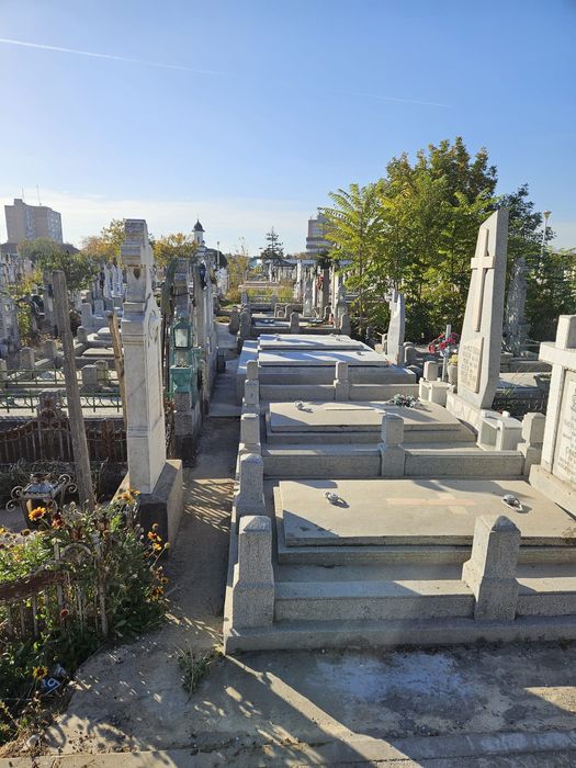 Vand loc de veci Cimitirul Ortodox Sf Gheorghe