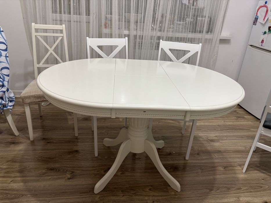 Кухонный стол и стулья